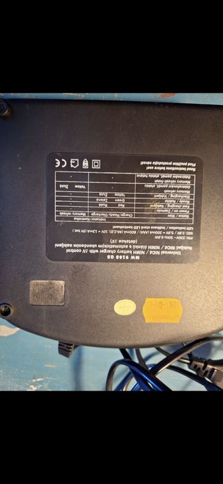 Incarcator de baterii NiCd si NiMh ptr toate tipurile de baterii