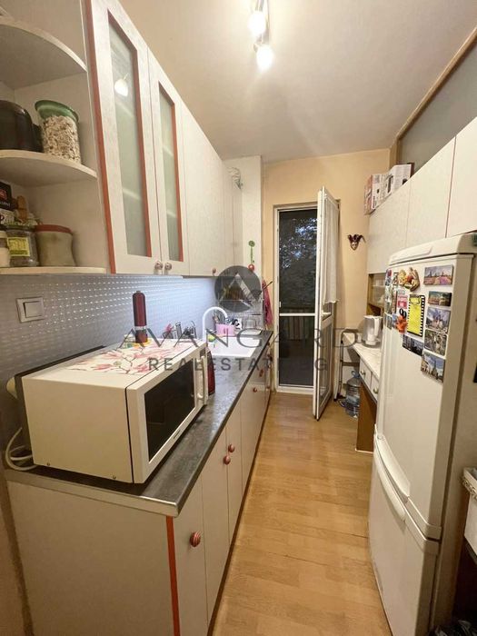 оф.24472 Тристаен обзаведен до Поликлиниката