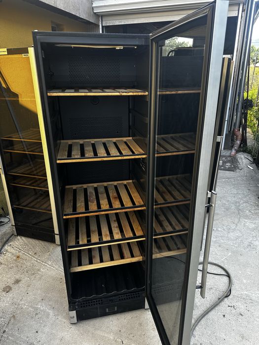 Хладилна витрина за вино