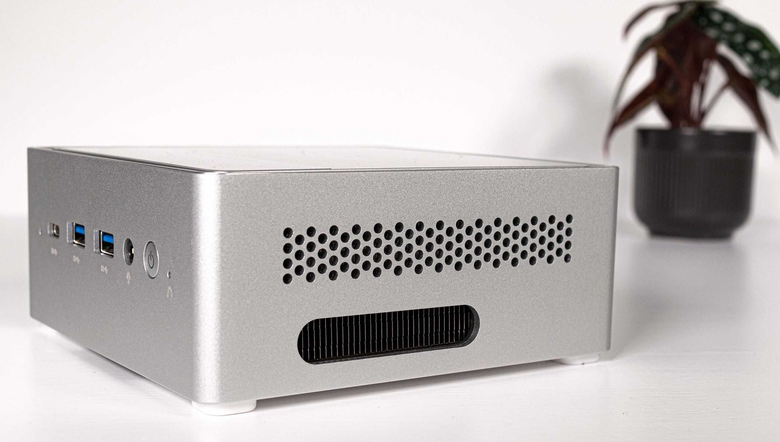 Мини-ПК Minisforum NAB6 Lite – i5-12600H / 16 ГБ RAM / 512 ГБ NVMe SSD