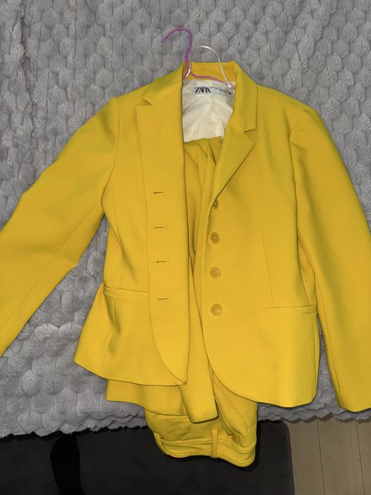 Жълт костюм xs ZARA