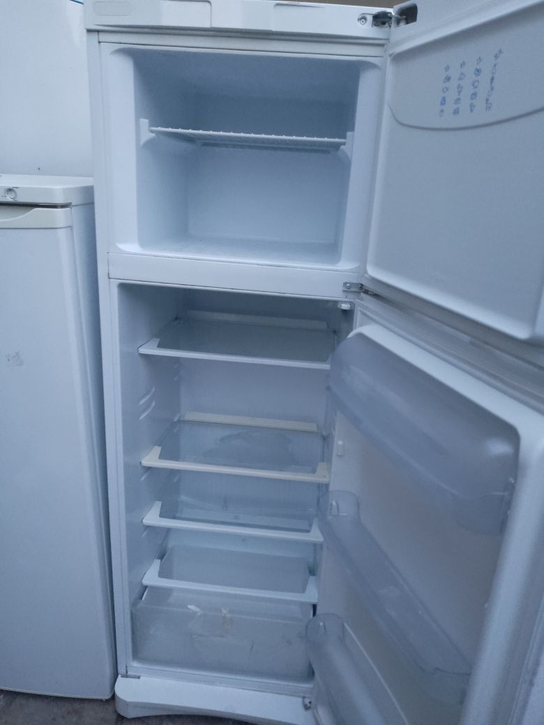Frigider arctic Indesit Whirlpool metrou Tineretului