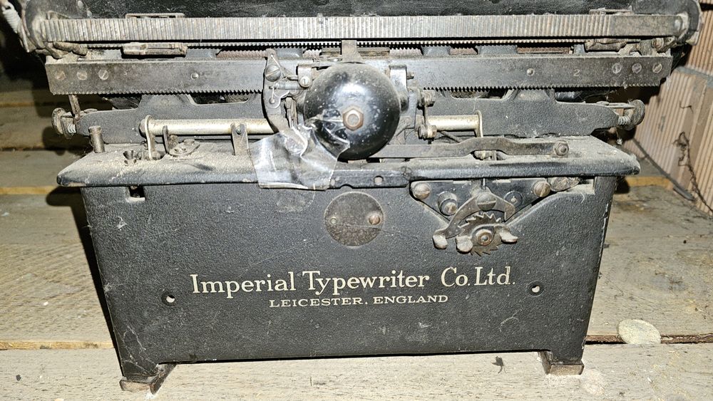 Imperial mașina de scris