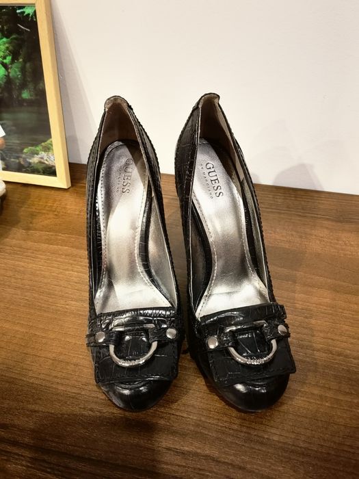 Обувки guess размер 40