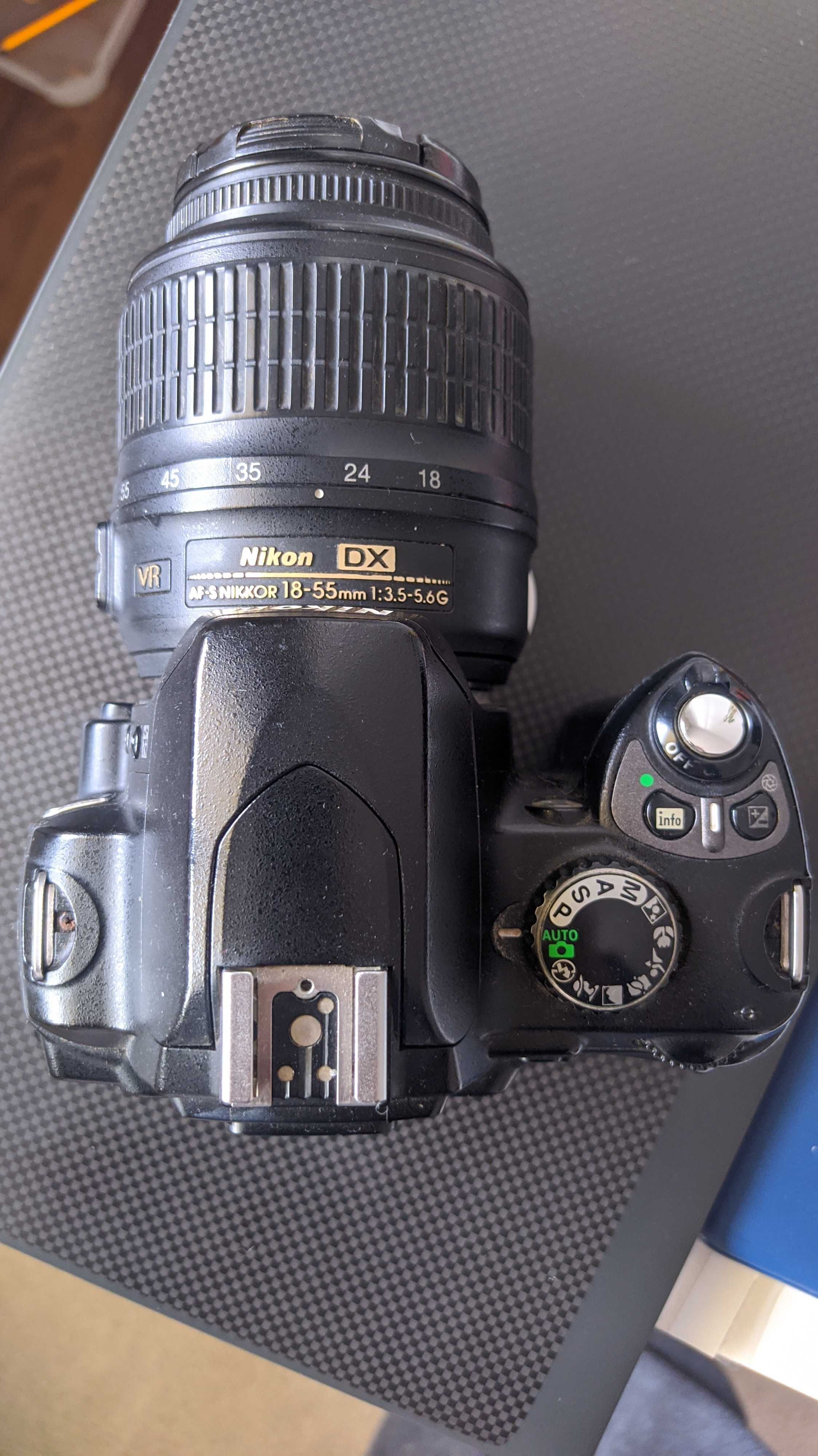 Nikon D40 si obiectiv Nikon AF-S 18-55