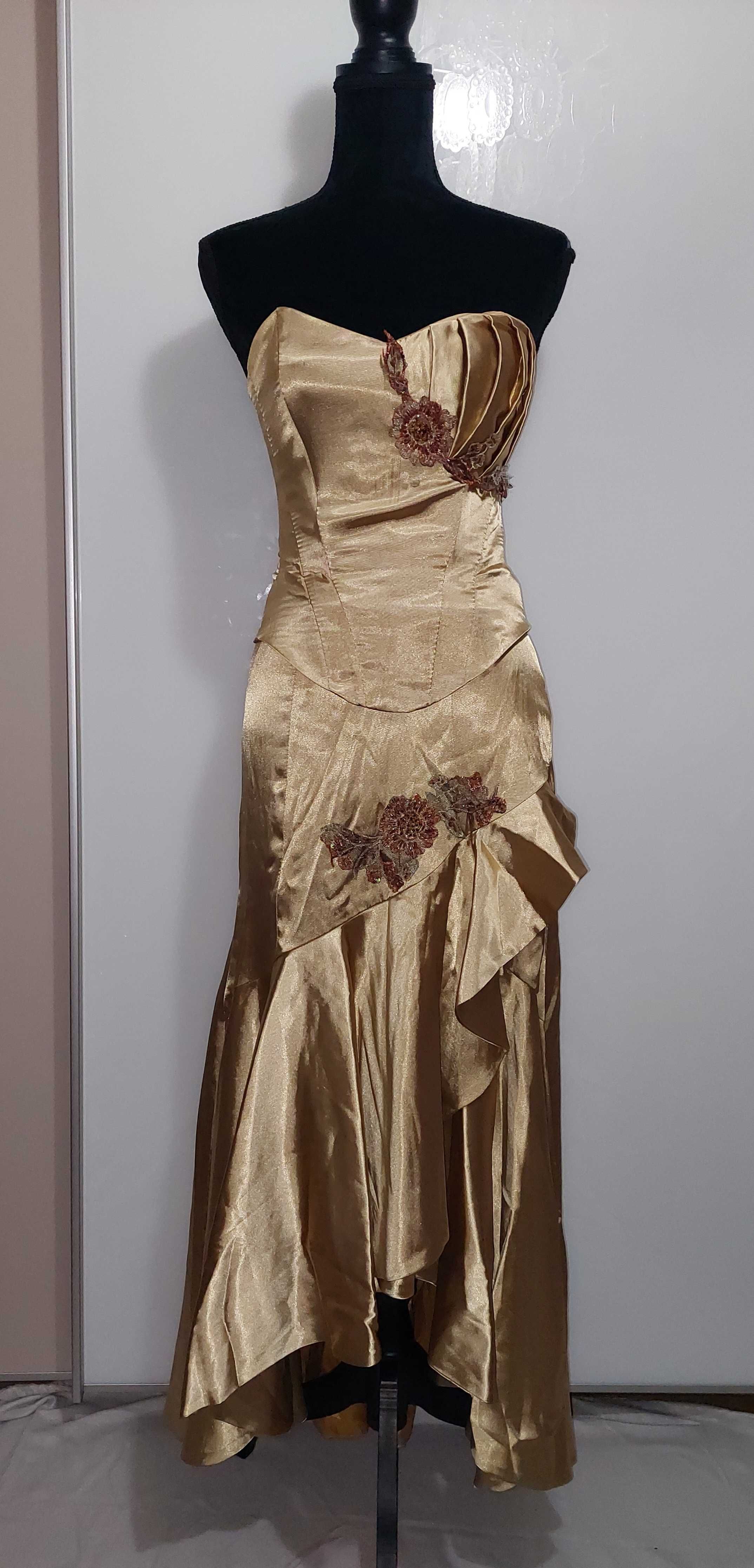 Rochie  aurie de nașă cu aplicații brodate, stil corset, cu volane