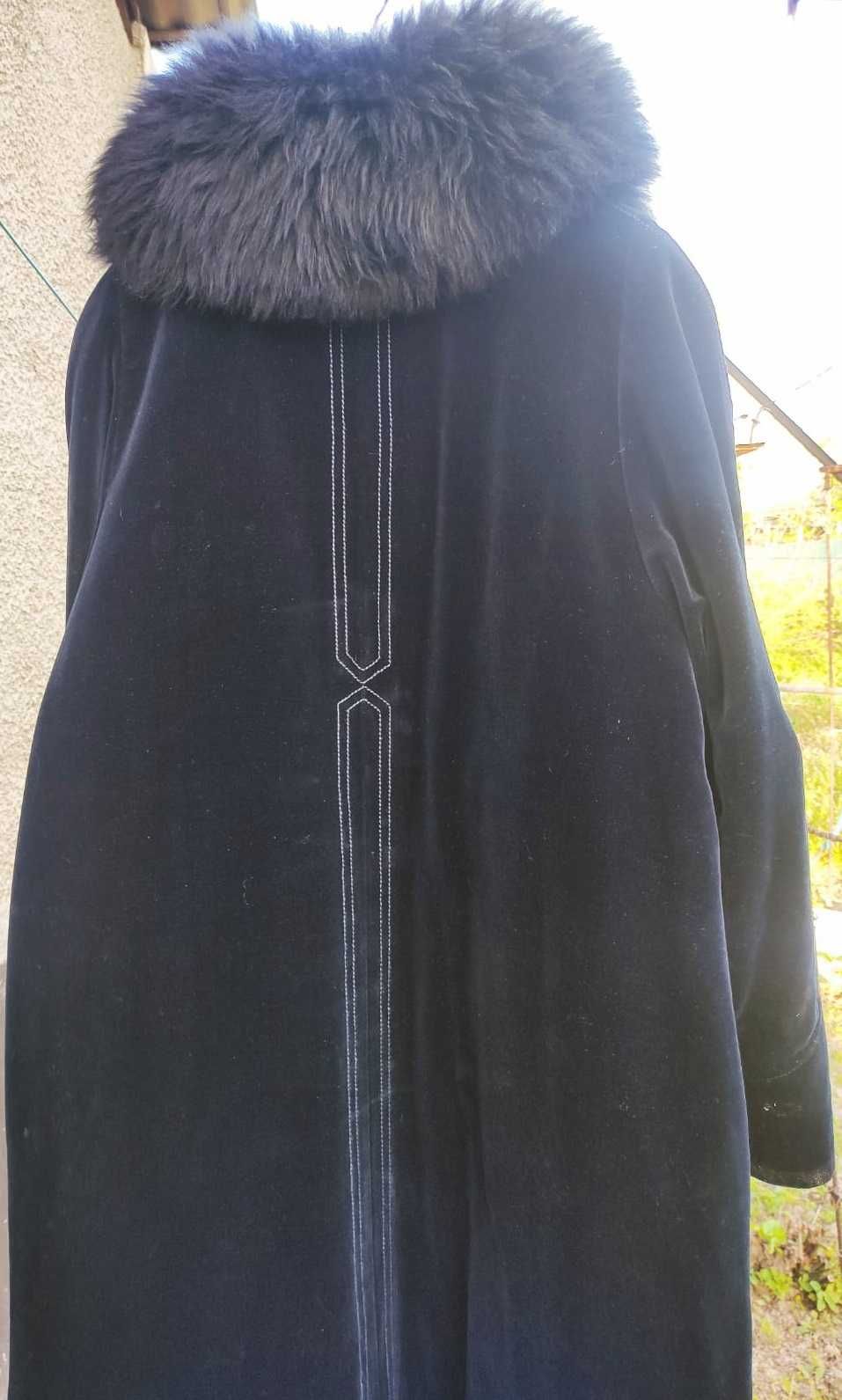Зимнее женское пальто с ламой (размер 54)