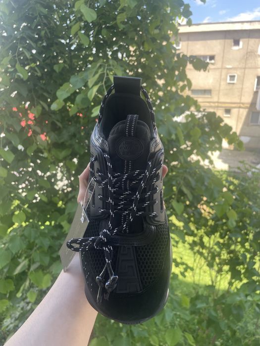 Versace chain reaction