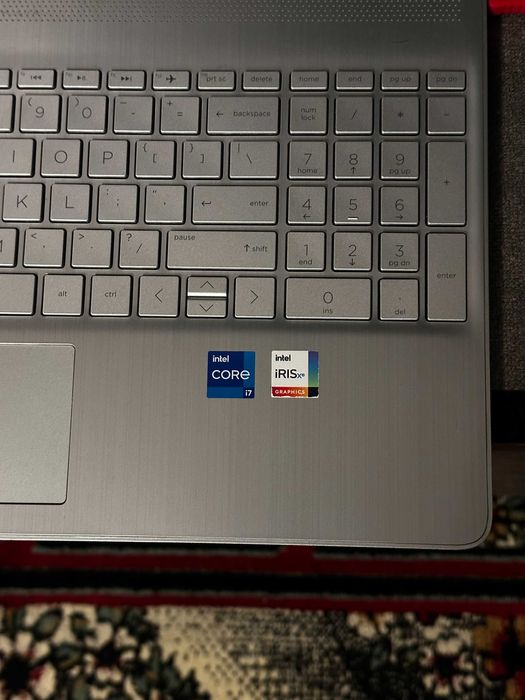 Noutbuk HP i7 Silver sotiladi
