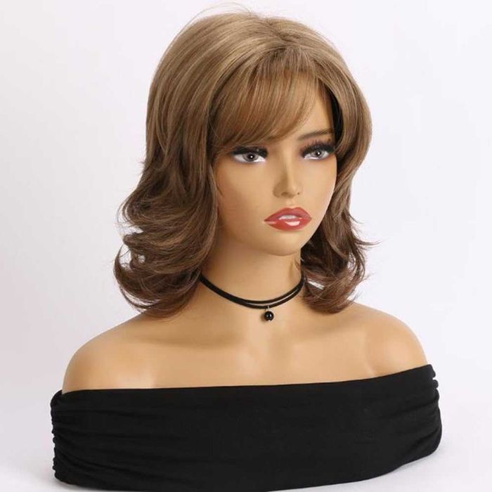 Светло кафява дамска чуплива перука на пластове