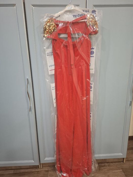 Вечернее платье М один раз надевали