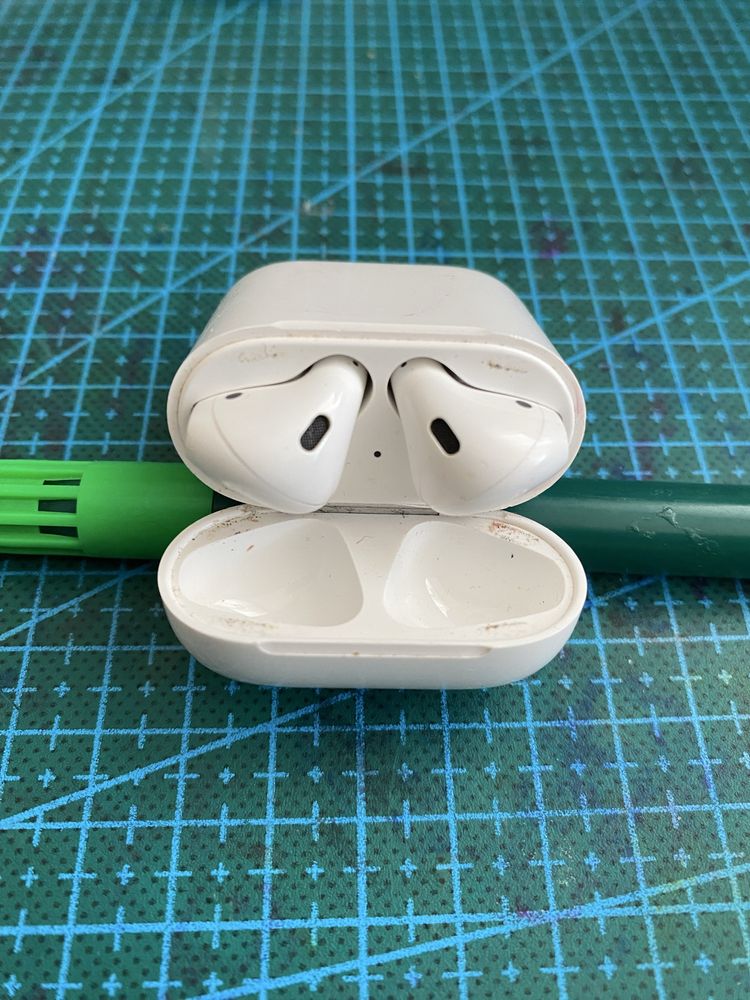 Наушники Apple AirPods 2 with Lightning белый