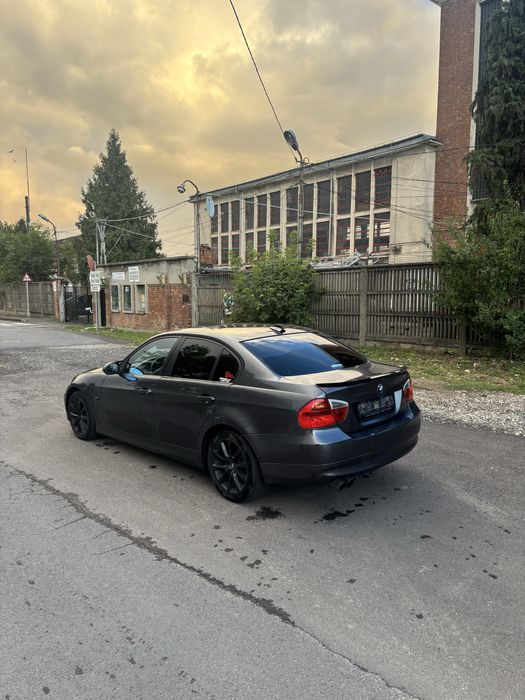 BMW E90 318i – 2.0 benzină, 129 CP, manuală 6 trepte – An 2006