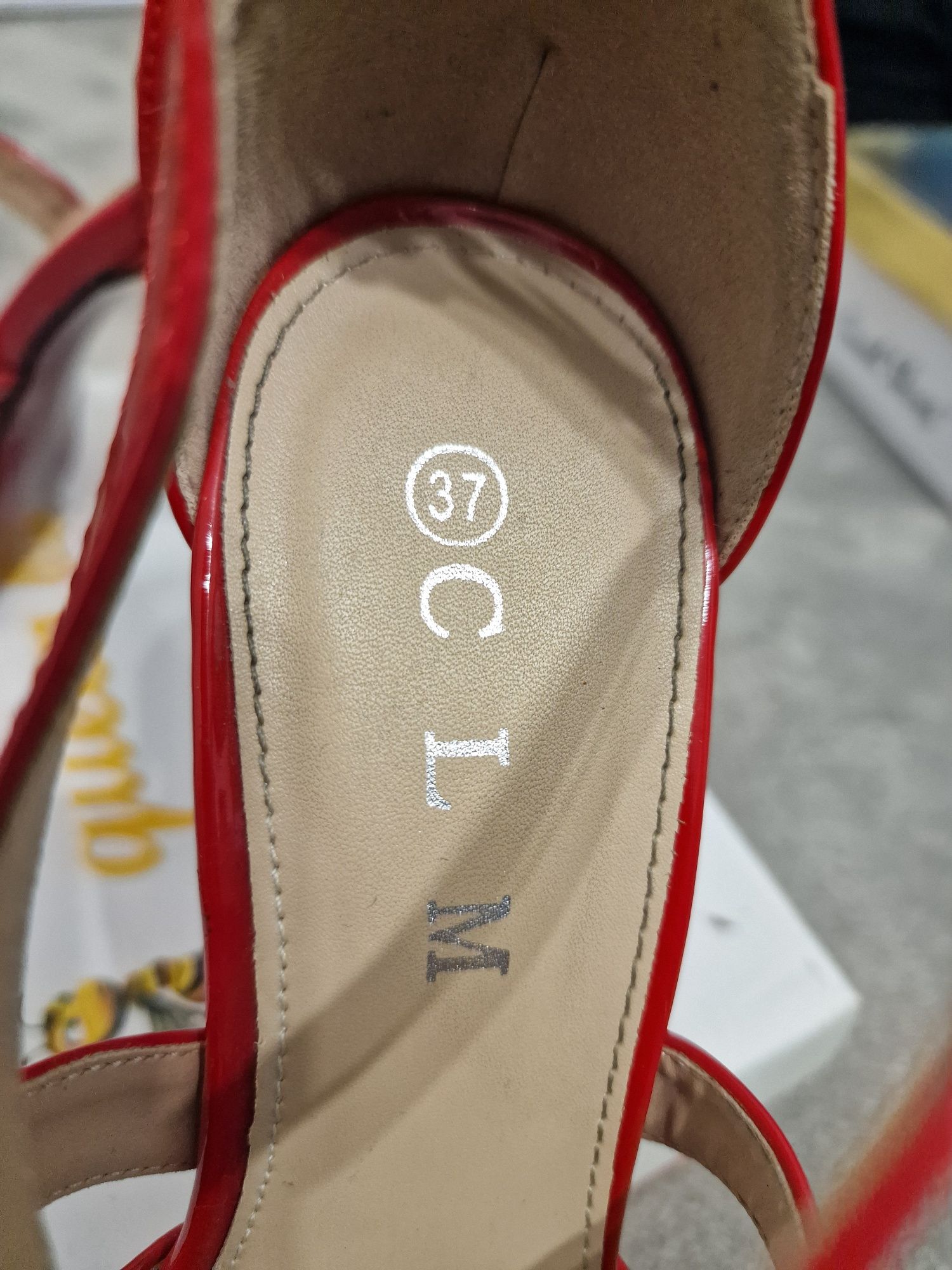 Sandale cu toc inalt