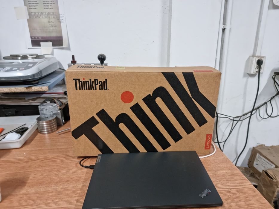 Laptop Lenovo ThinkPad cu Ryzen 5, 16GB RAM, SSD NOU