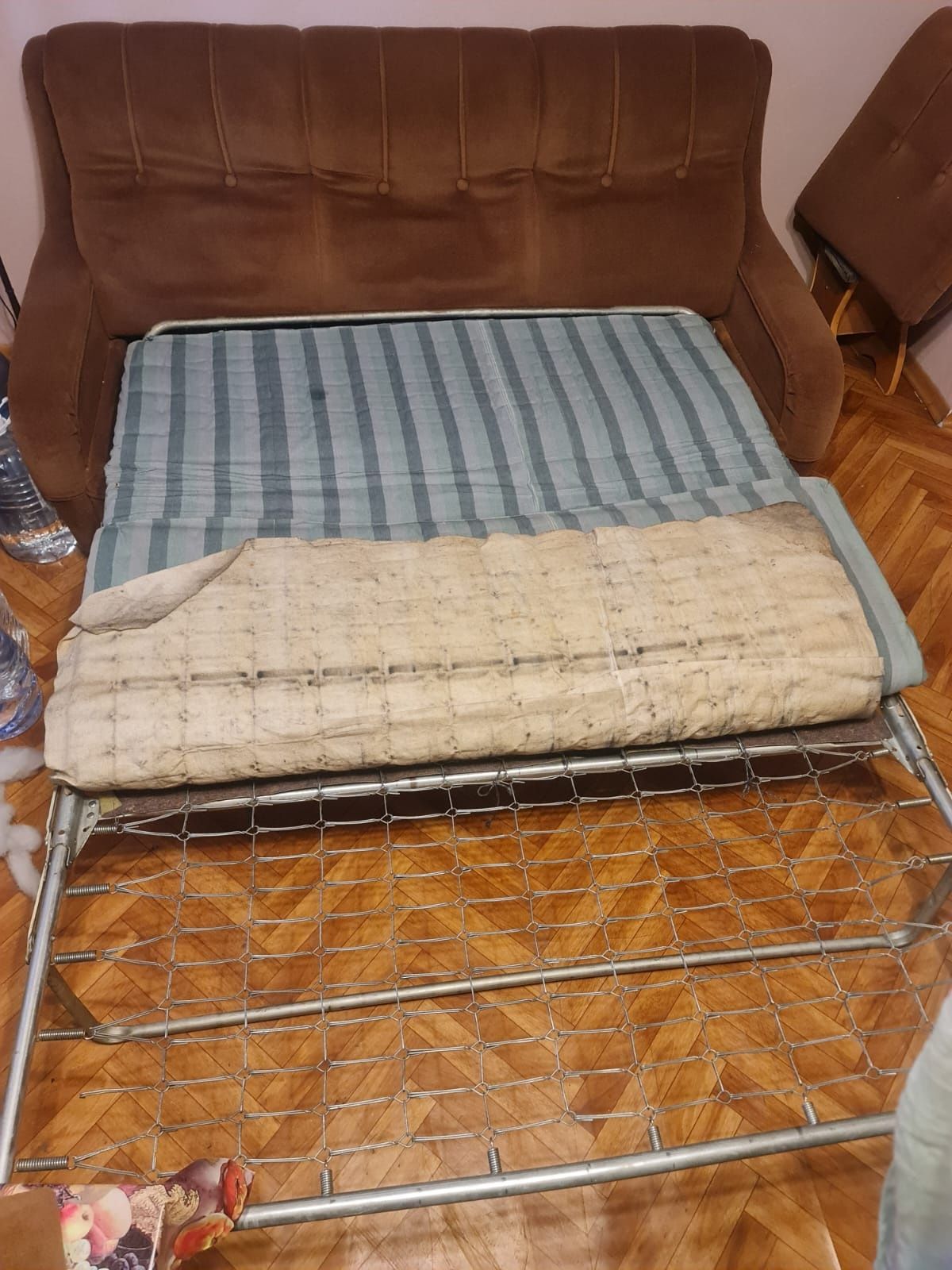 Отдам даром диван