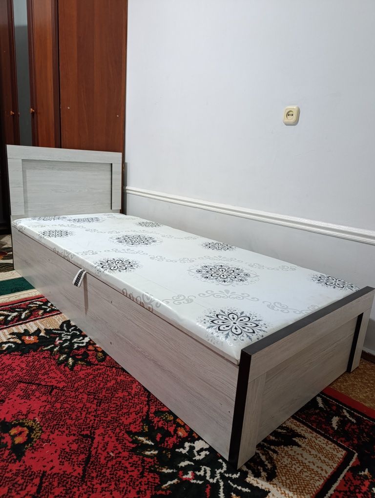 Krovat sandiqli kravat