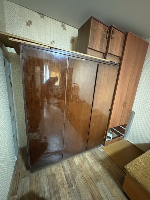 Отдам даром кухонный гарнитур,стол комп.,шкаф,тумба