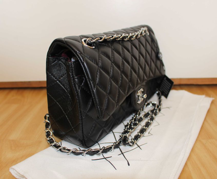 Дамската чанта Chanel Classic Flap