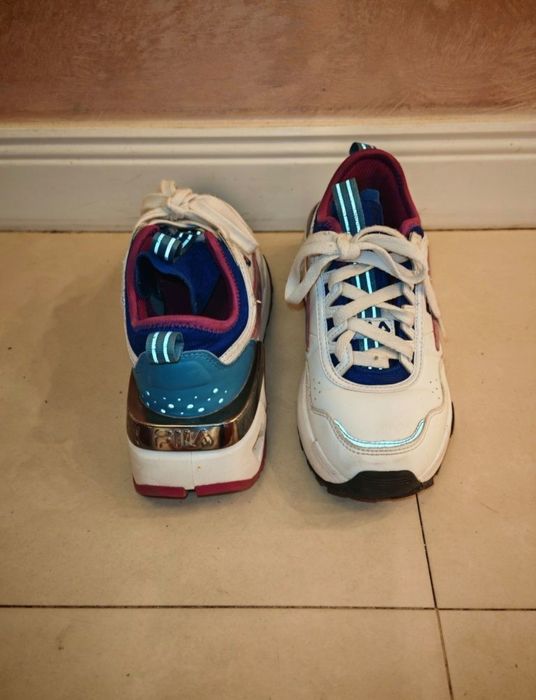 Reducere! Adidași FILA, 38