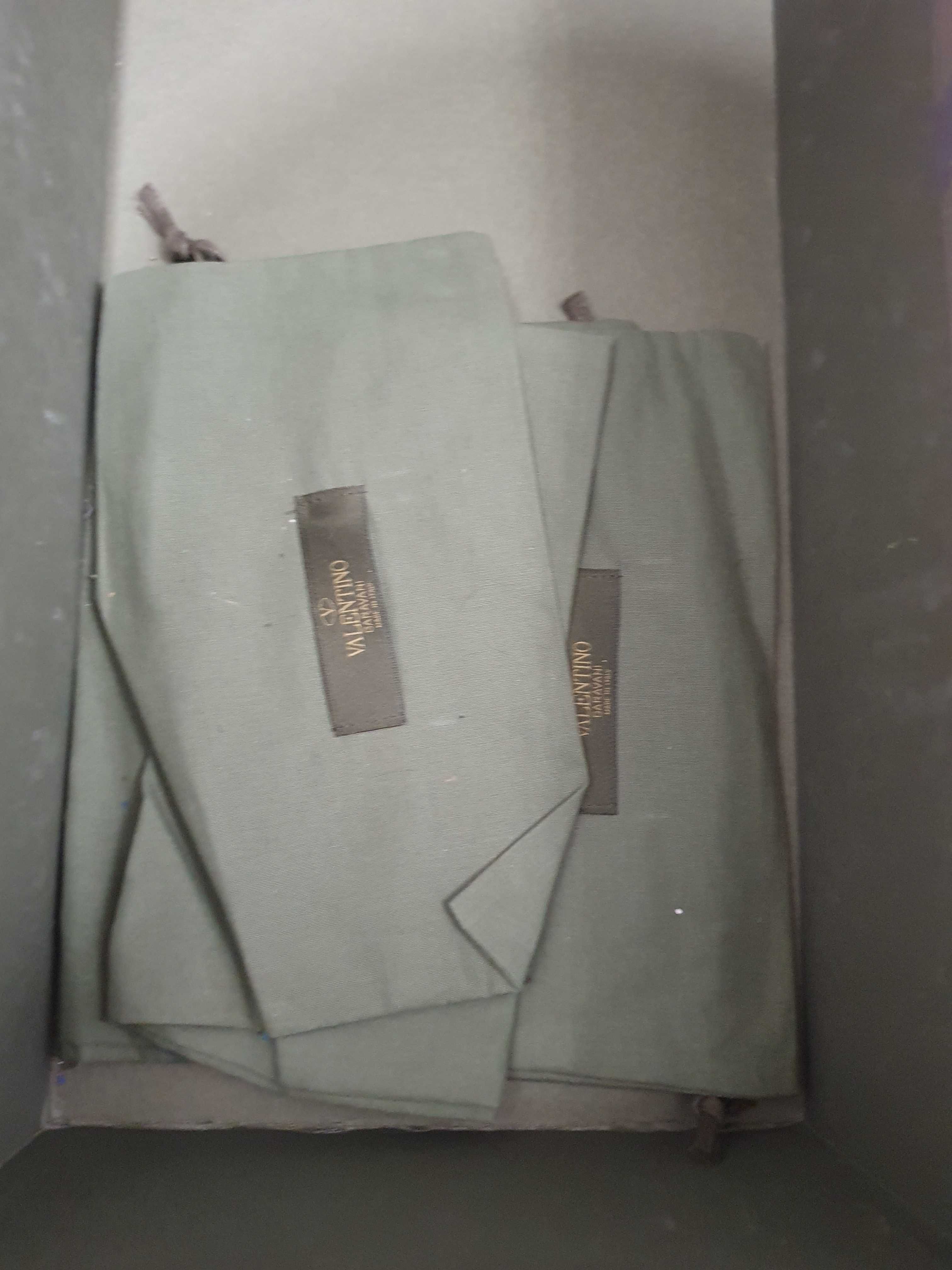 100% оригинални Valentino Garavani Rockstud 46