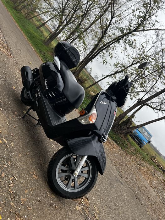 De vânzare scuter Kymco 125cc, în stare foarte bună.