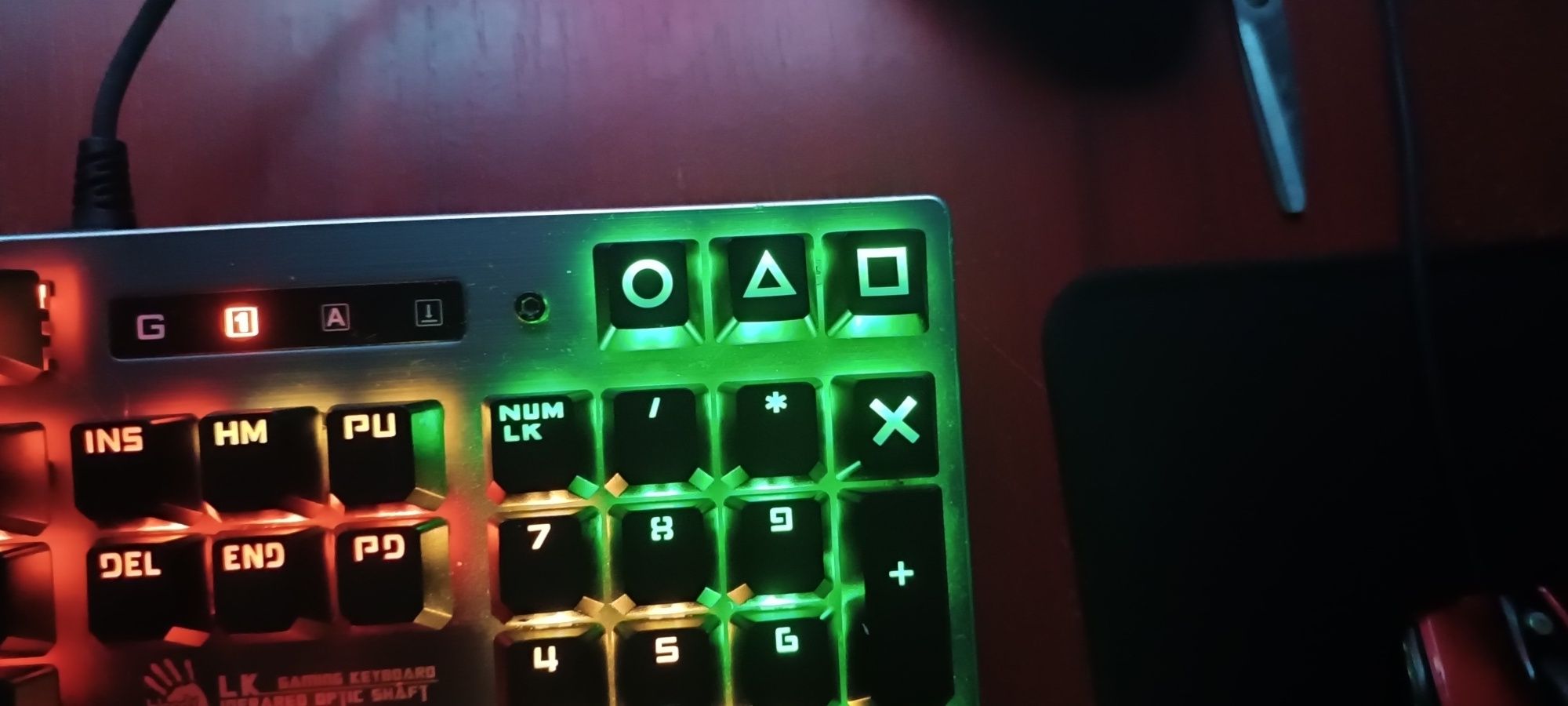 Продаю игровую клавиатуру