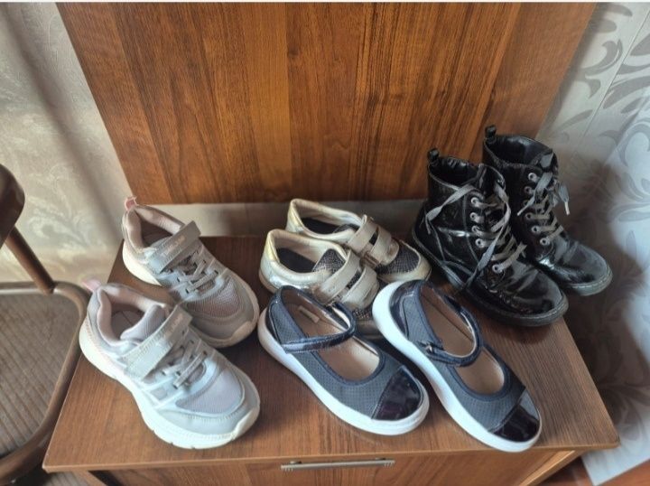 Продам обувь для девочки.