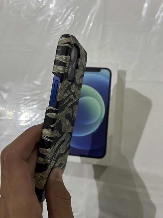 iPhone 12  64 гб