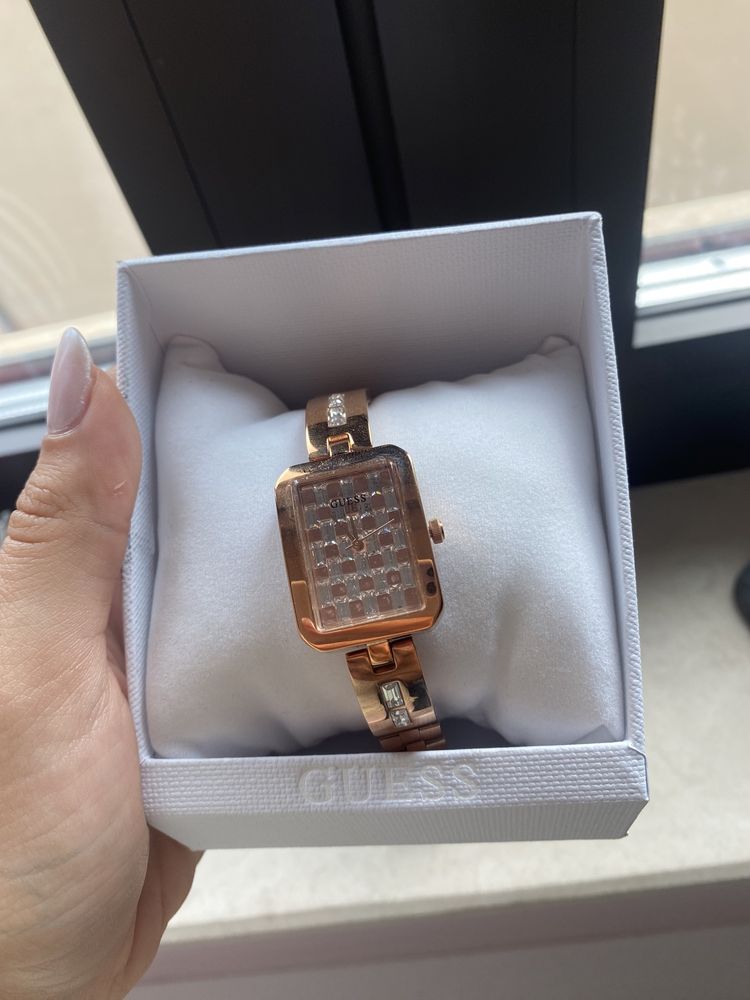 Нов дамски часовник Guess