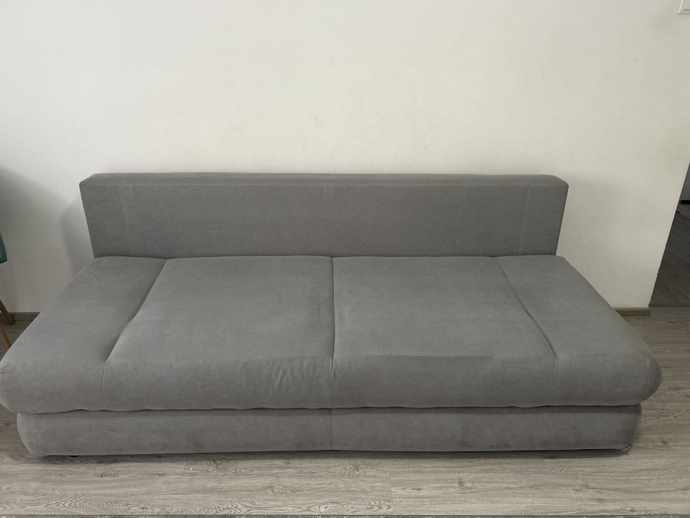 Canapea extensibila cu loc de depozitare