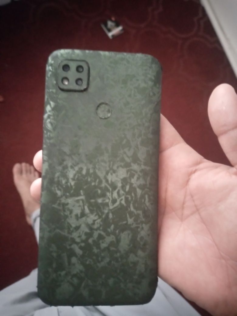 Spark 8 c va redmi 9 c