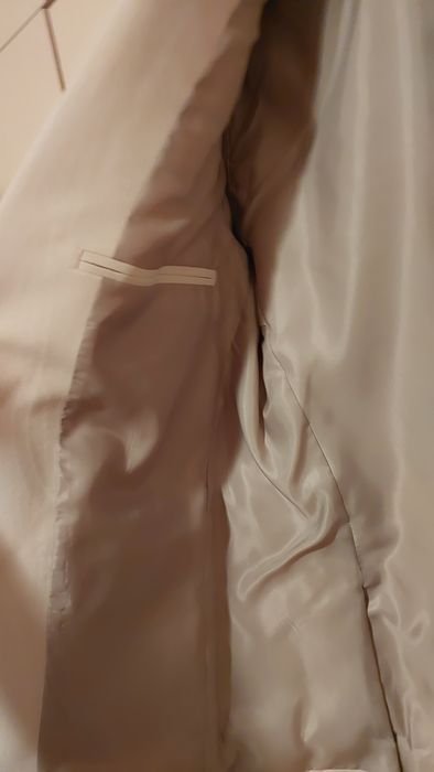 Sacou Zara, purtat la un singur eveniment