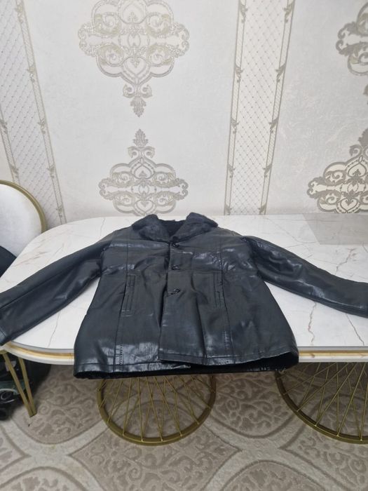 Продаю новые мужские туфли  и новую куртку