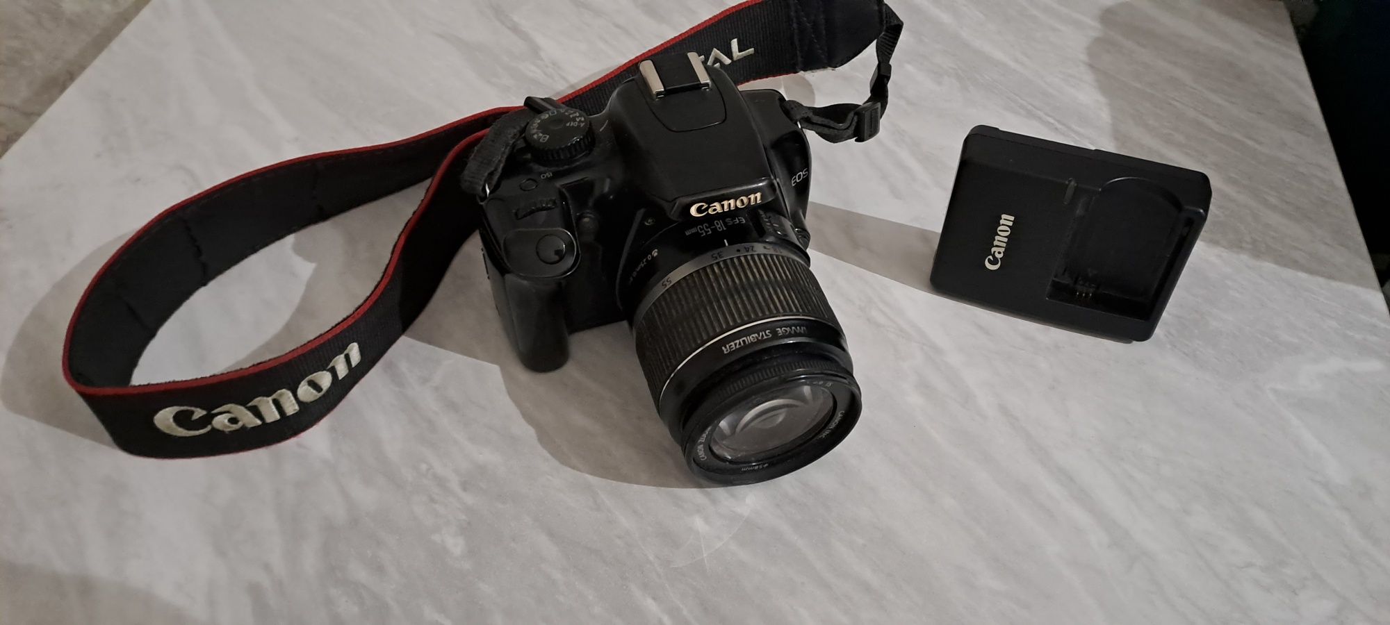 Canon Rebel xs в хорошом состояние