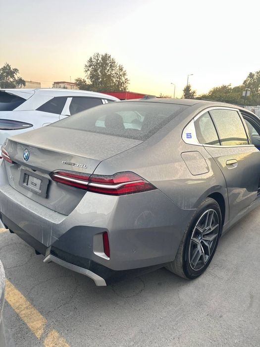 BMW i5 35L eDRIVE 2024