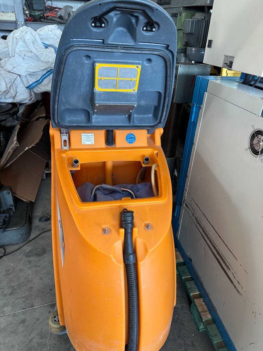 Машина за  почистване на под  TASKI Swingo