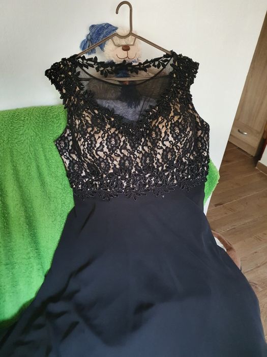 Rochie elegantă neagră cu broderie