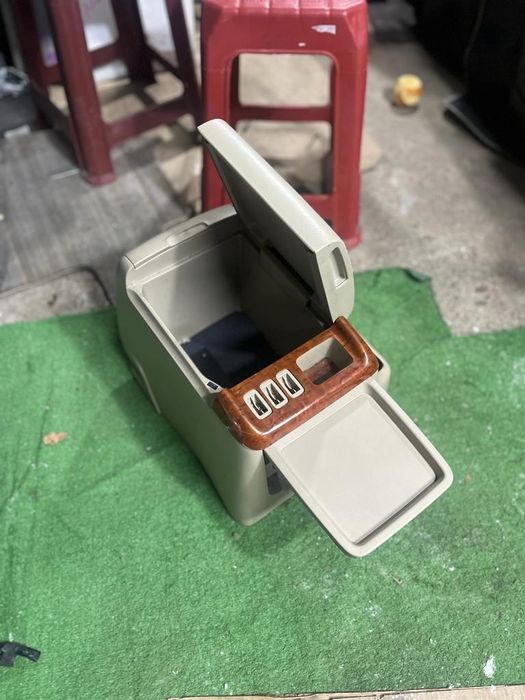 Бордачек между сиденьями тойота альфард