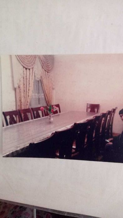 Стол стуля для гостиной в хорошем состоянии.