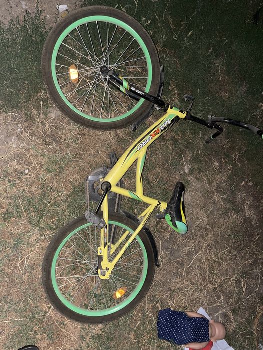 Велосипед желто-зеленый