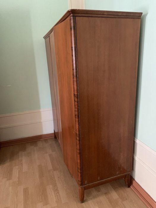 Продается шкаф высота 175 ширина 145 ,цвет светлый