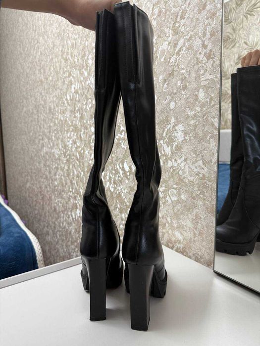 Продаются высокие сапоги, утепленные в отличном состоянии