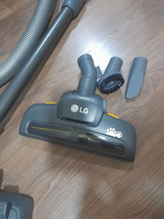 Пылисос LG в хорошем состоянии почти новый