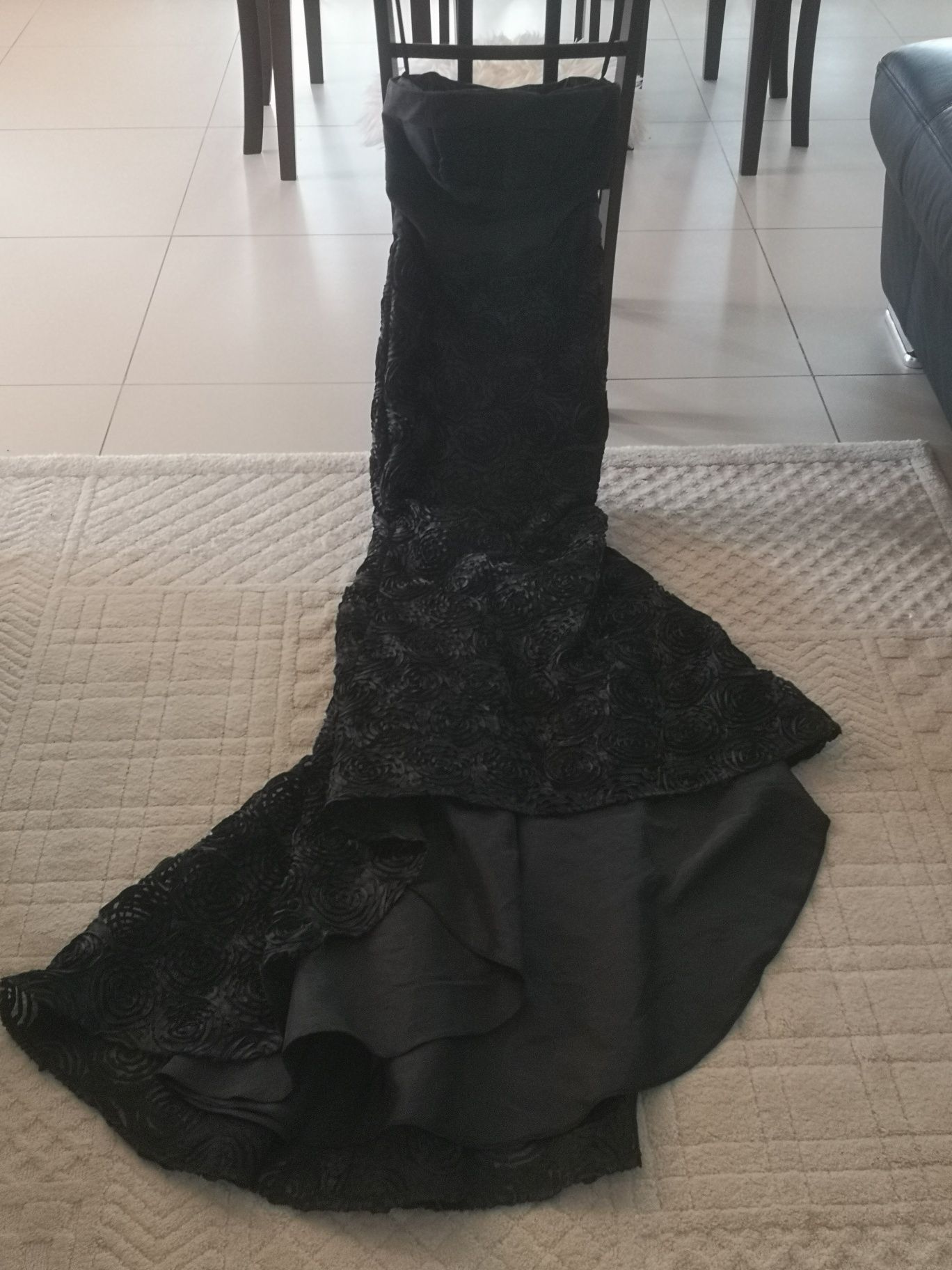 Rochie neagră de seară