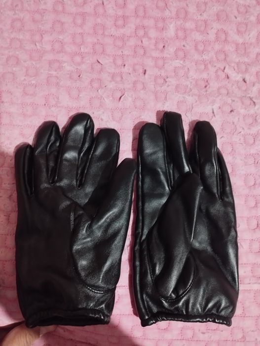 Продаю кожаные перчатки утеплённые.