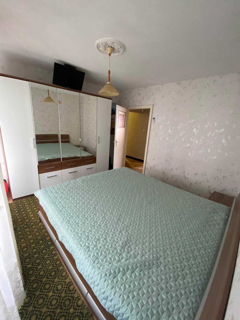 Дава се под наем Двустаен апартамент в Бургас, Славейков - 65 кв.м за 306 € - Снимка #1