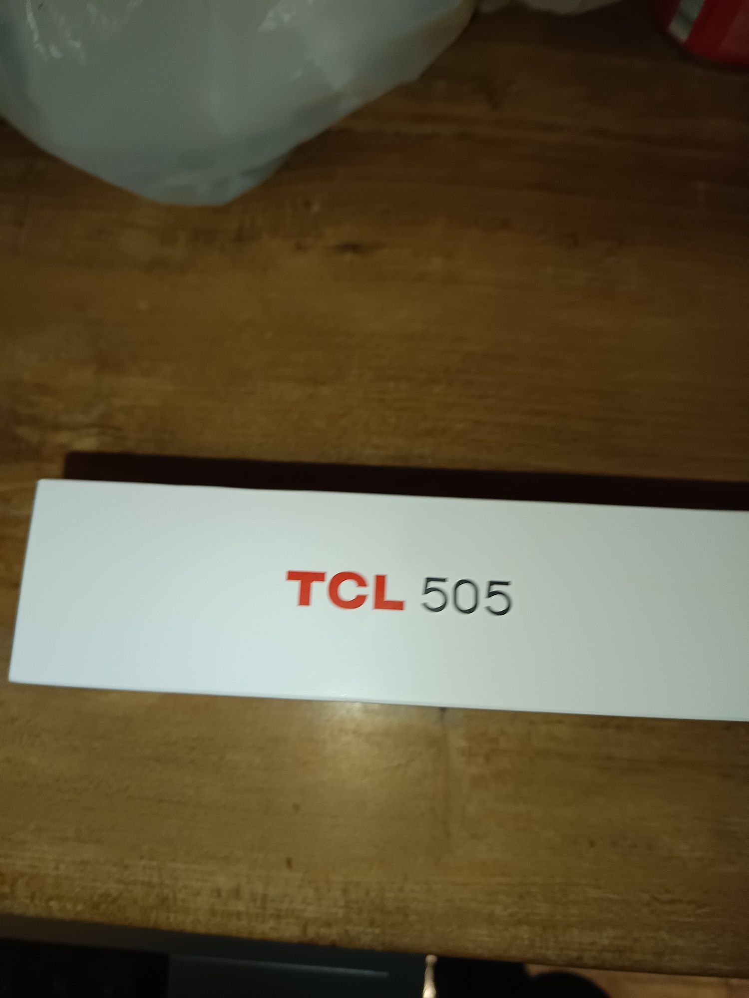 Продавам телефон  ТCL505 128 GB Нов неотваря  8 GB 128