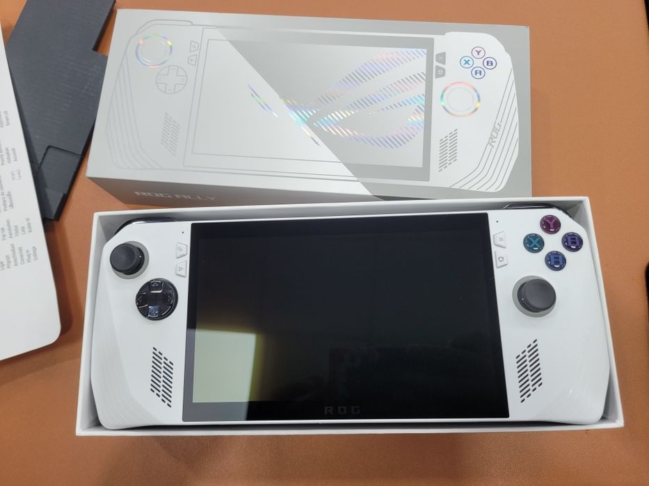 Портативная игровая консоль ROG Ally