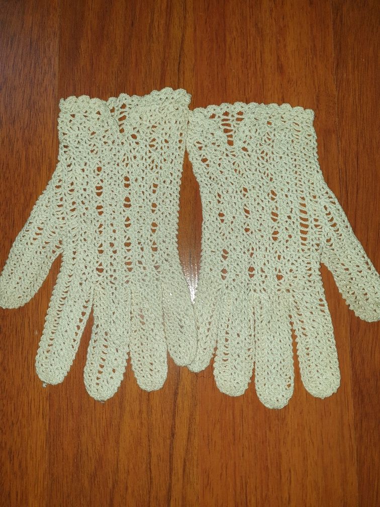 Vand 2 perechi manusi vintage, croșetate hand made din macrame